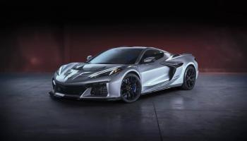 them-mo-to-dien-vao-cau-truoc-chevrolet-corvette-zr1x-dat-hieu-nang-hypercar-ma-gia-chi-re-bang-cac-sieu-xe-chau-au
