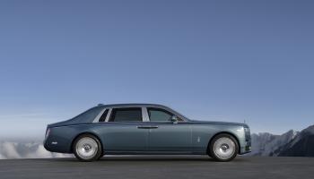 rolls-royce-phantom-tron-100-tuoi-hanh-trinh-huyen-thoai-xuyen-suot-mot-the-ky