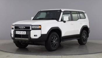 gia-tien-ty-toyota-land-cruiser-prado-van-co-ban-xe-tho-dung-chung-may-voi-ban-tai-mieng-com-manh-ao-hilux