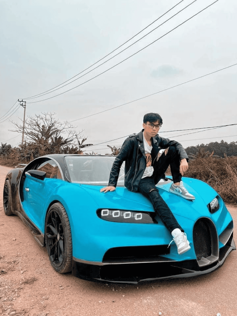 Đầu năm mới, YouTube trẻ ra mắt siêu xe Bugatti Chiron 