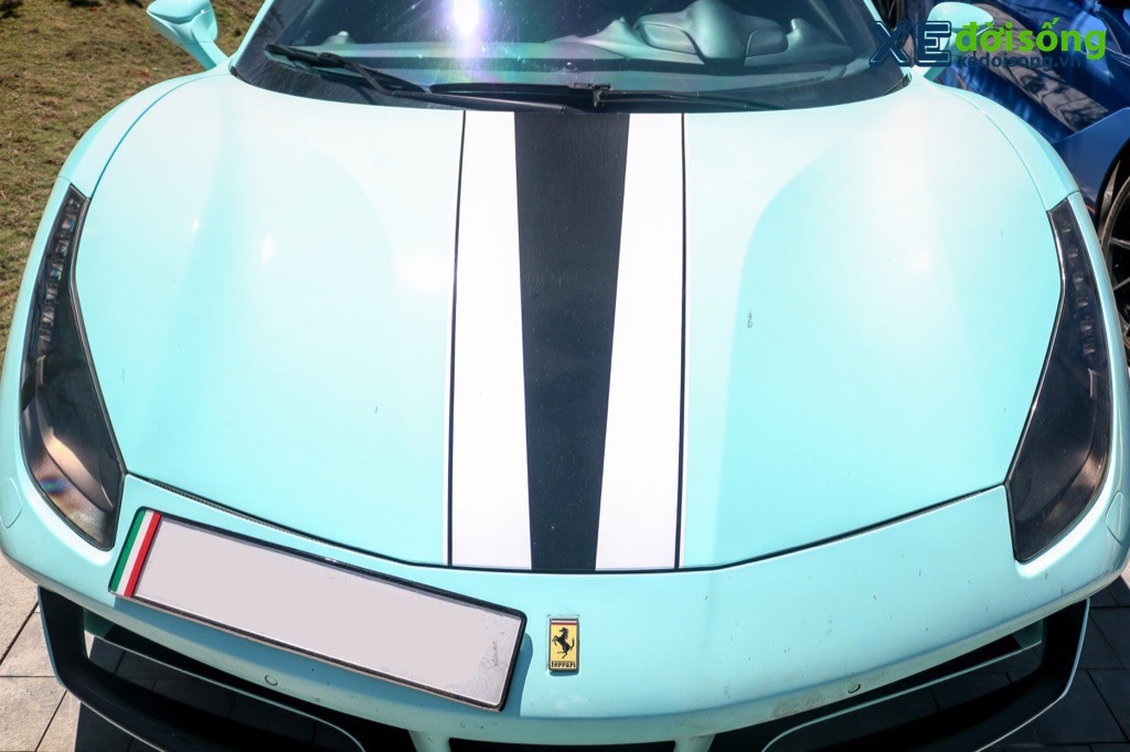 Cận cảnh “Bạch mã” Ferrari 488 GTB độ pô Akaprovic tại Việt Nam ảnh 3