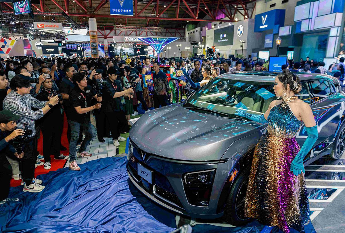 xedoisong_vinfast_nhan_2_giai_thuong_tai_trien_lam_oto_indonesia_iims_2024_h4.jpg (302 KB)